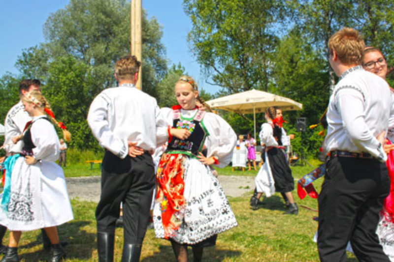 Die Jugendtanzgruppe Geretsried gestaltet das ...