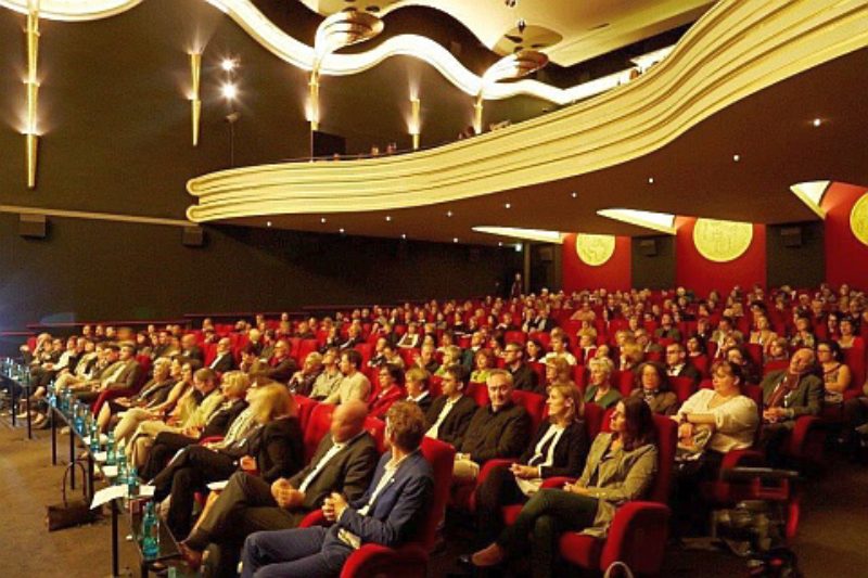 Blick in das Caligari-Kino. Pressefoto: GoEast ...