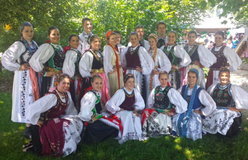 Jugendtanzgruppe Mnchen beim Kronenfest 2015 vor ...