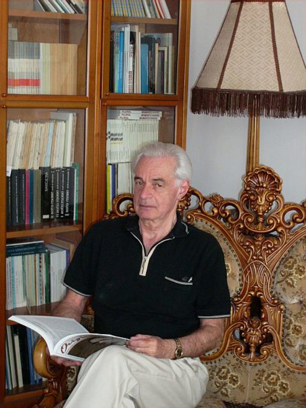 Peter Szaunig in der Bibliothek des Rumnischen ...