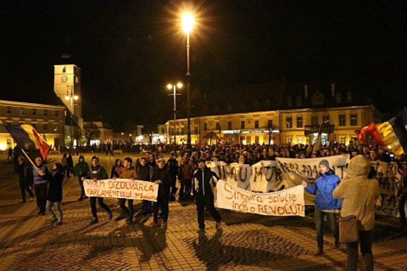 Mehrere Abende hindurch demonstrierten in ...