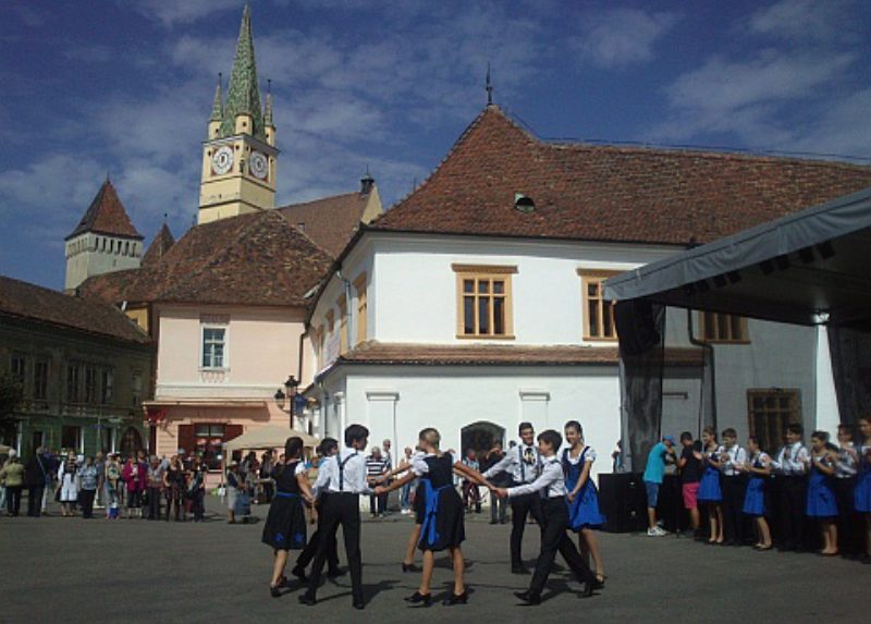 Die Kronstdter Kindertanzgruppe „Korona ...