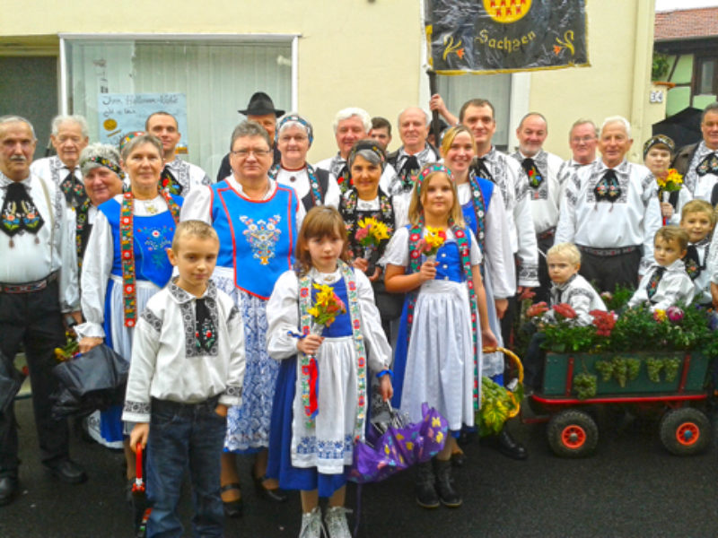 Siebenbrger Sachsen beim Erntedankumzug in ...