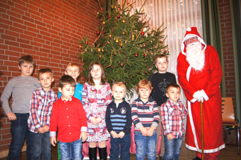 Die Kinder freuten sich ber den Nikolaus in ...