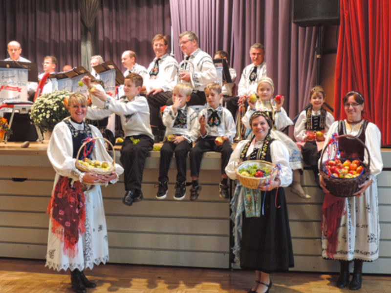 Erntedank mit der Kindertanzgruppe in Stuttgart ...