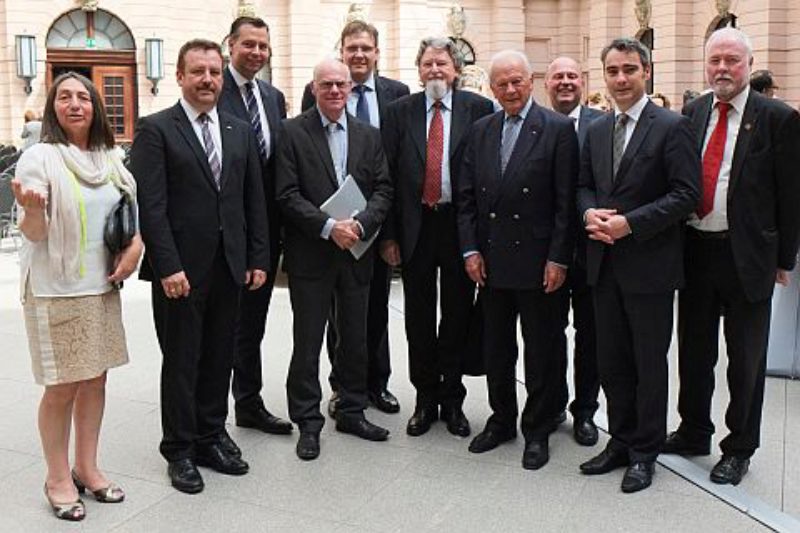 Gruppenfoto mit Bundestagsprsident Prof. Dr. ...