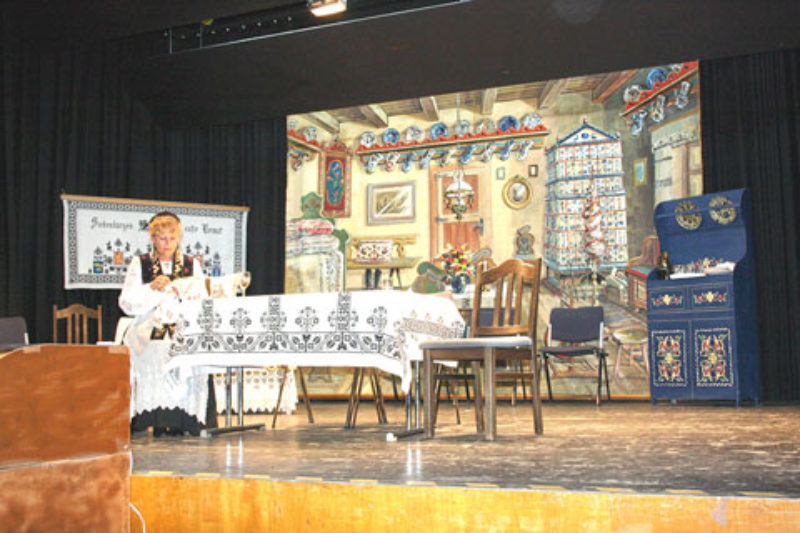 Szene mit Katharina David aus dem Theaterstck ...