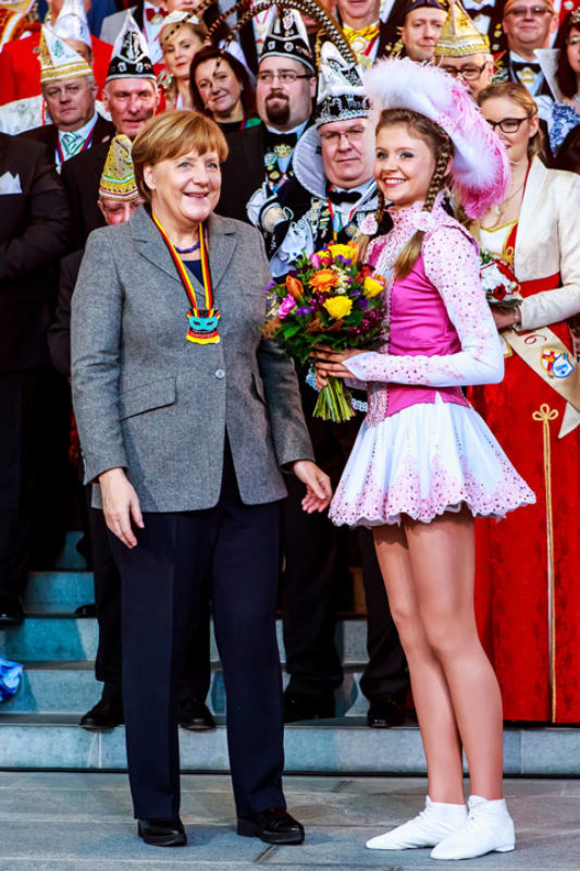 Bundeskanzlerin Angela Merkel gratuliert ...