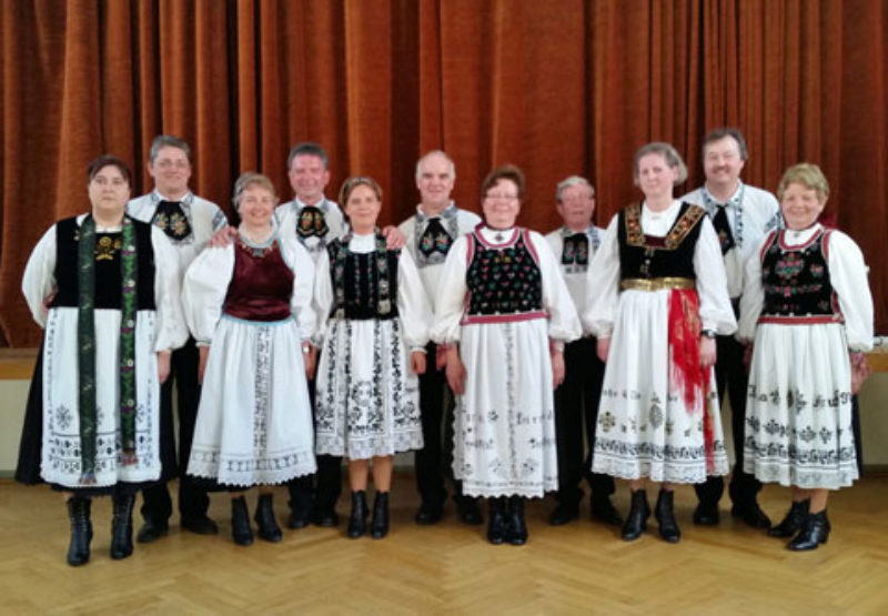 Auftritt der Sing- und Tanzgruppe bei der ...