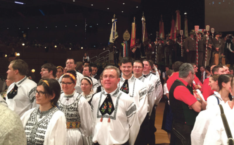 Siebenbrger Volkstanzgruppe Wels beim Ball der ...