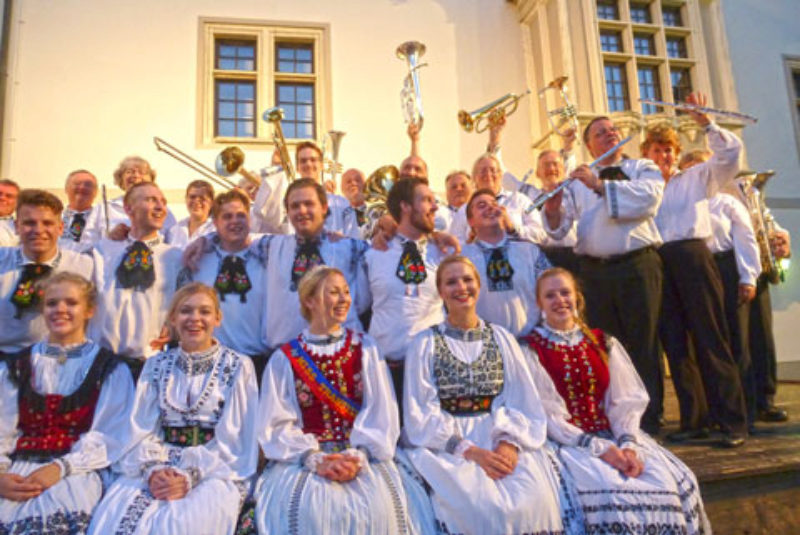 Die Hofbru Band & Jugendtanzgruppe in ...