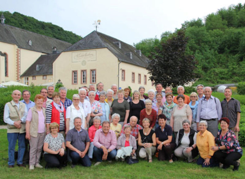 Die Reisegruppe aus Bblingen vor dem Kloster ...