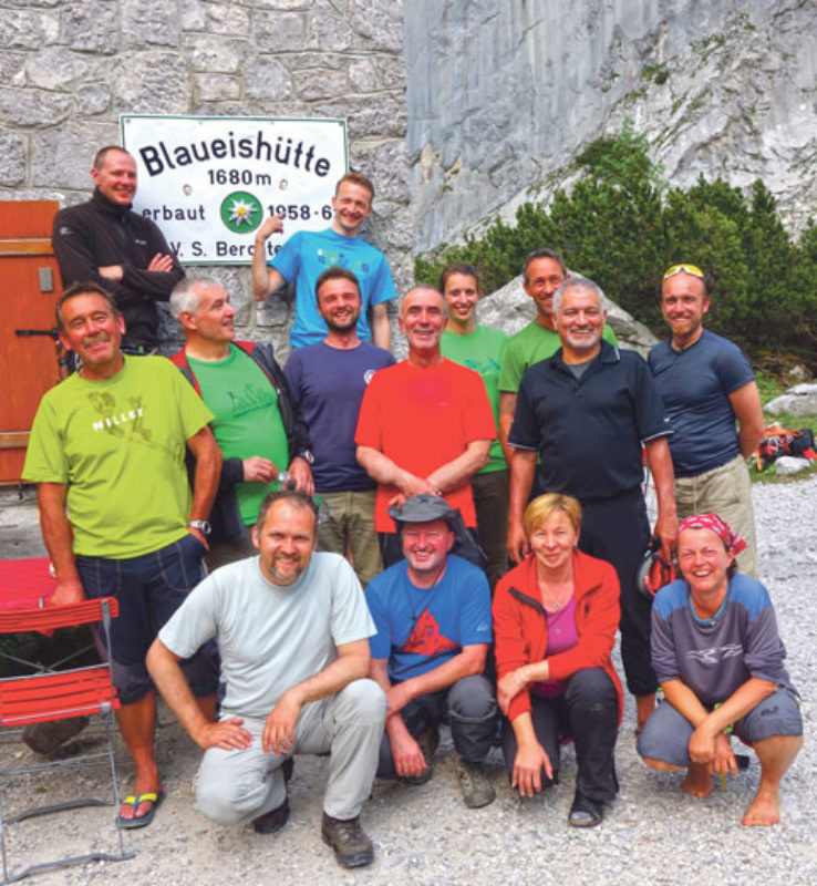 Ausbilder und Schler beim Grundkurs Bergsteigen ...