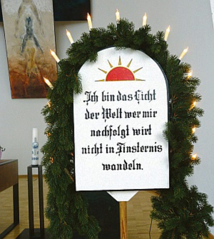 Einer der vier Lichterkrnze, die traditionell ...