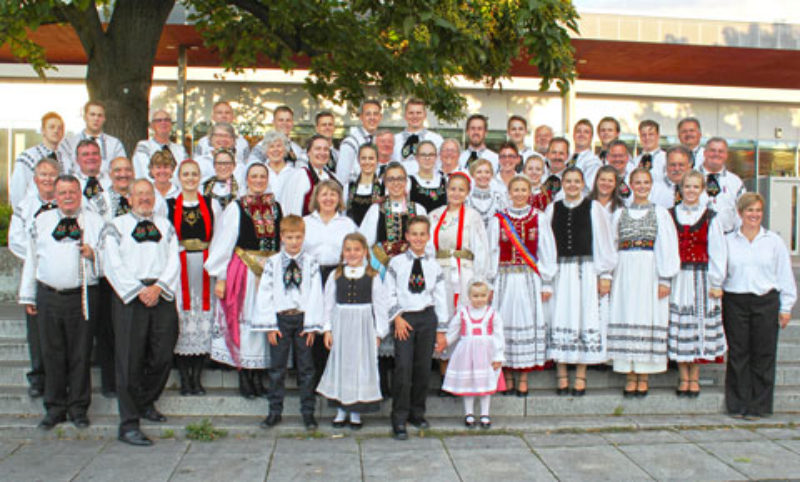 Gruppenbild vor der Heilbronner Harmonie mit der ...