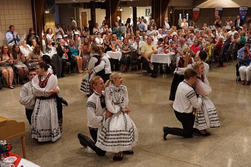 Die Kitchener Transylvania Dancers in Aktion. ...