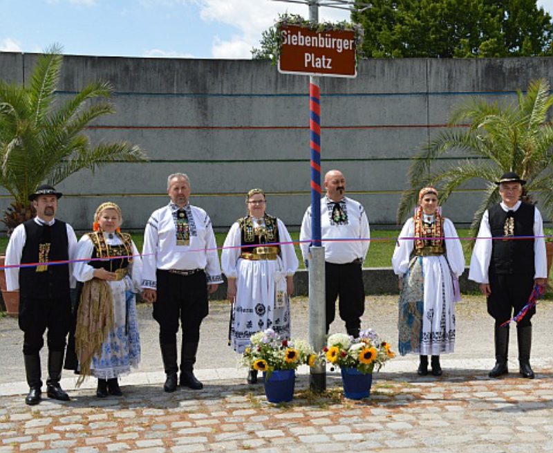 Einweihungsfeier des Siebenbrgerplatzes im ...