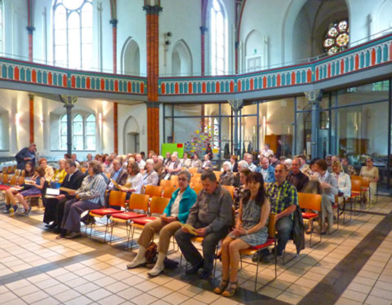 Innenansicht der Lutherkiche in Oberhausen ...