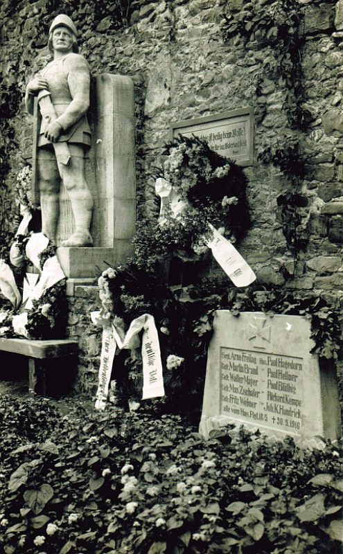 Der Roland vom Heldenfriedhof in Kerz, um 1930 ...