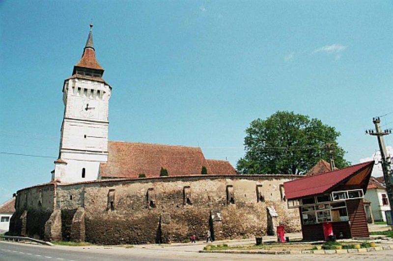 Die evangelische Kirche mit Kirchturm in Rothbach ...
