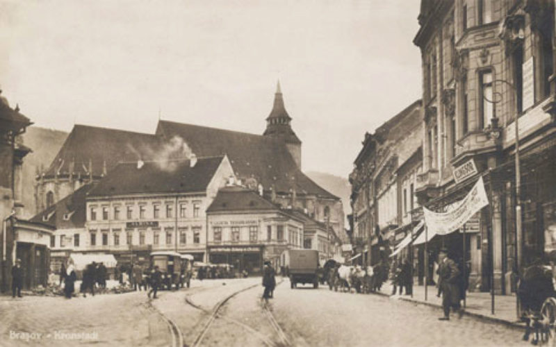 Marktplatz in Kronstadt mit der Schwarzen Kirche. ...