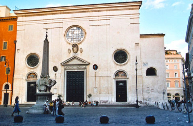 In der Kirche Santa Maria sopra Minerva in Rom ...