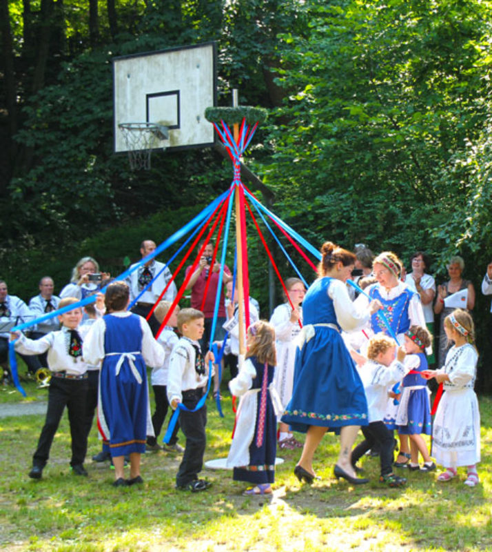 Die Kindertanzgruppe Waldkraiburg erfreute mit ...