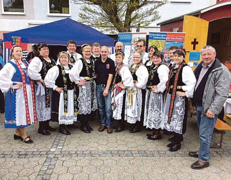 Tanzgruppe Ingolstadt mit Helfer der Kreisgruppe ...