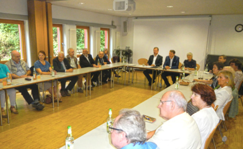 Dr. Bernd Fabritius und Michael Frieser im ...