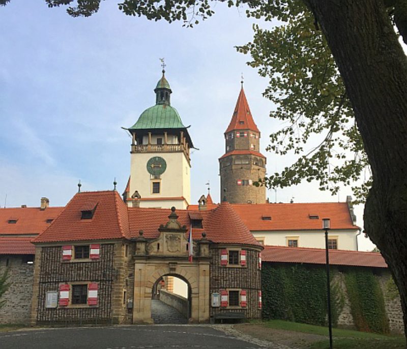 Schloss Busau/Bouzov in Mhren, neugotisch ...