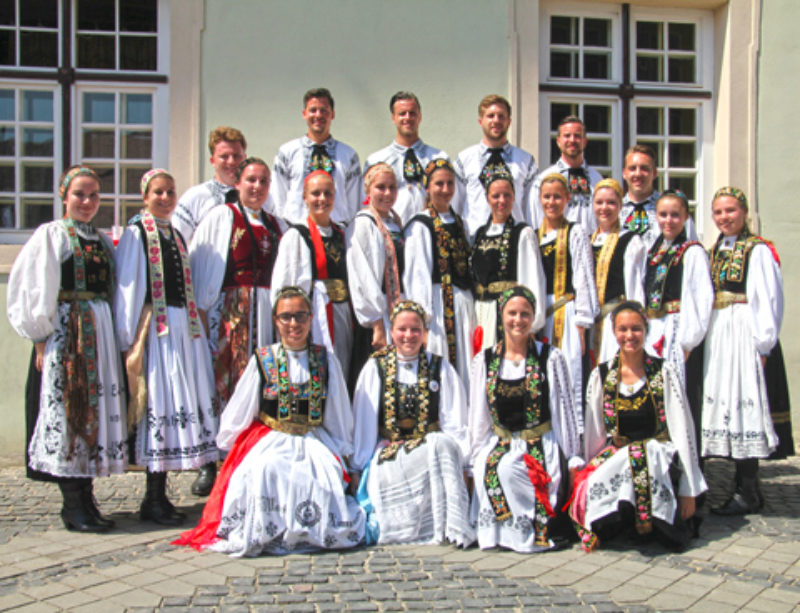 Gruppenbild der Jugendtanzgruppe Heilbronn nach ...