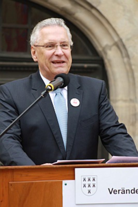 Bayerns Innenminister Joachim Herrmann beim ...