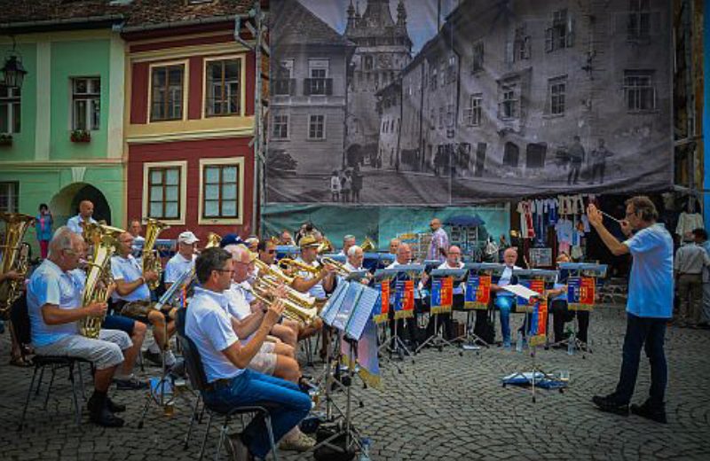 Die Adjuvanten beim Musizieren am Marktplatz in ...