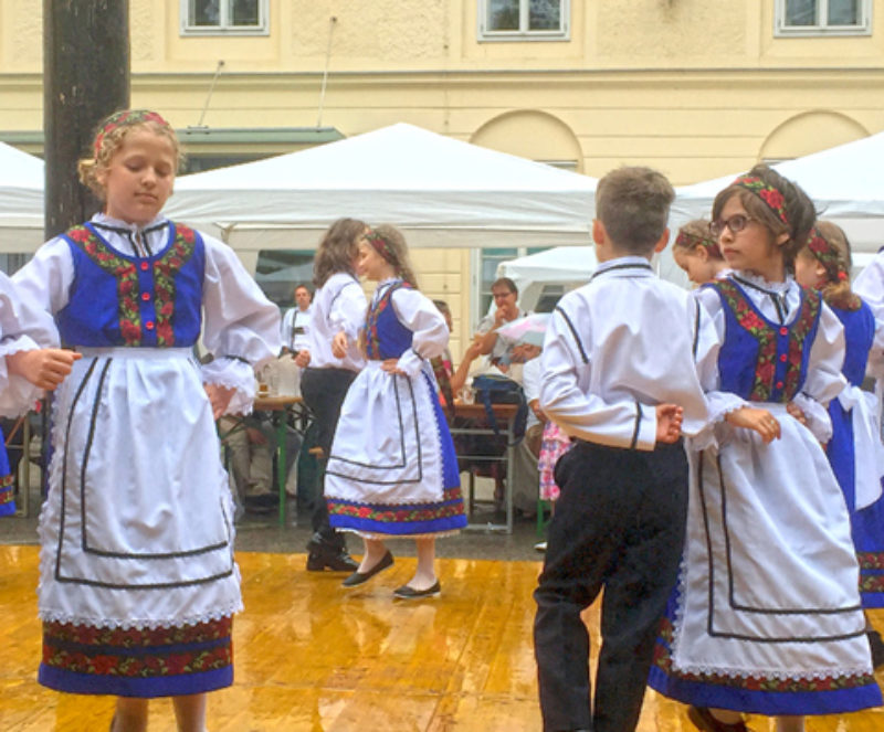 Tanzgruppe Vergissmeinnicht aus Bistritz bei ...