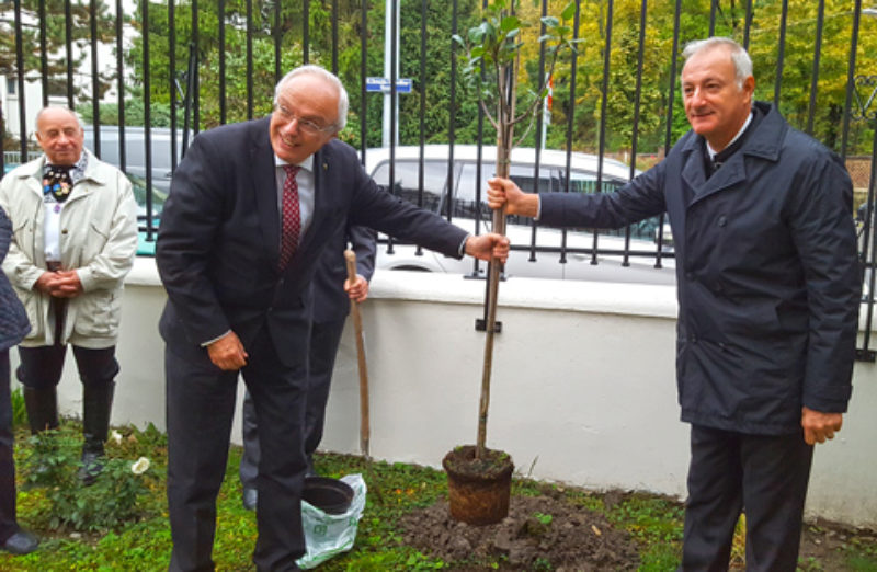 Bischof Michael Bnker (links) und Bischof ...