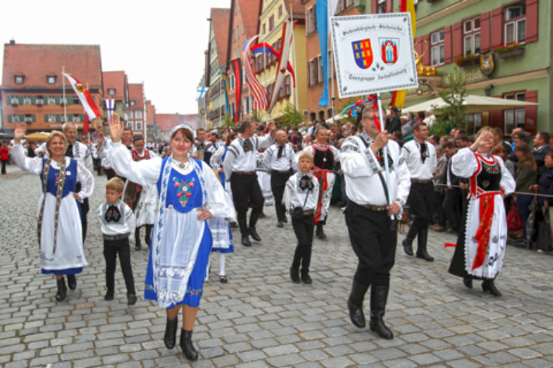 Die siebenbrgisch-schsische Tanzgruppe ...