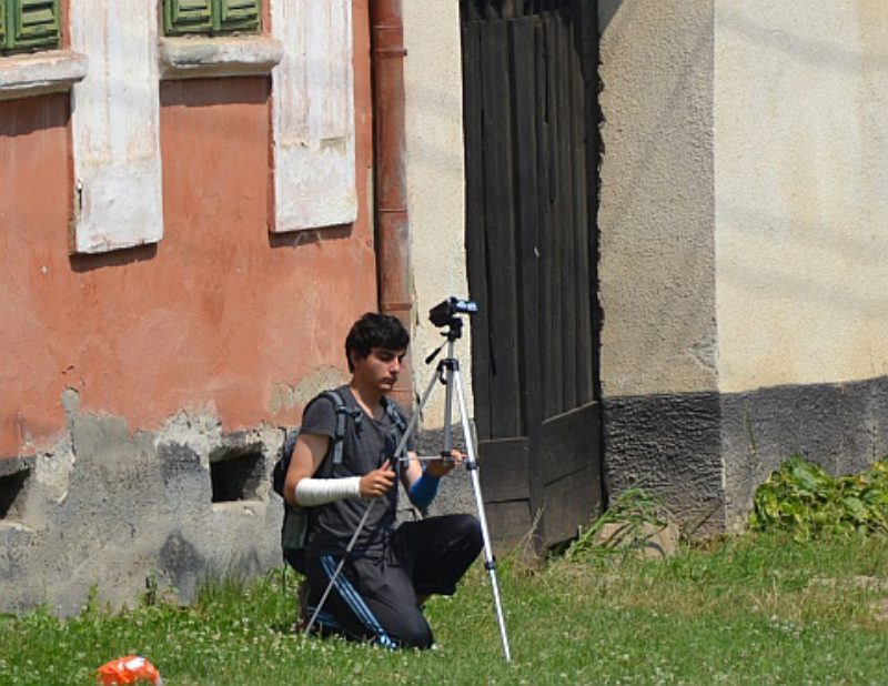 Der Student Alex Stoian bei den Dreharbeiten fr ...