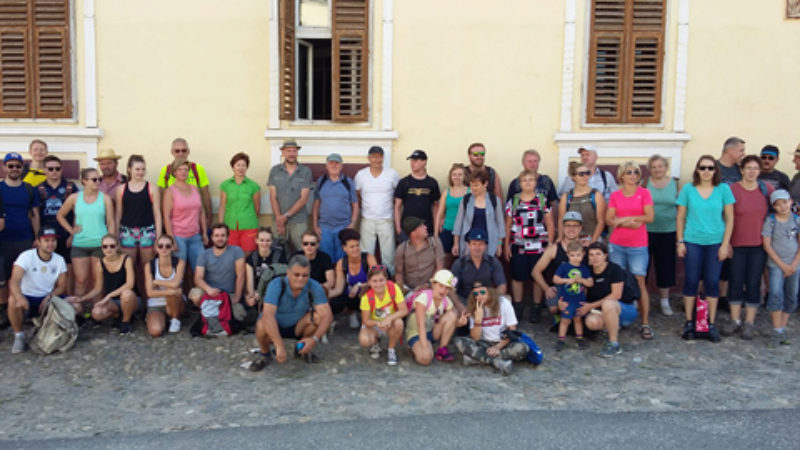 Wandergruppe in Gropold vor dem Aufbruch zum ...