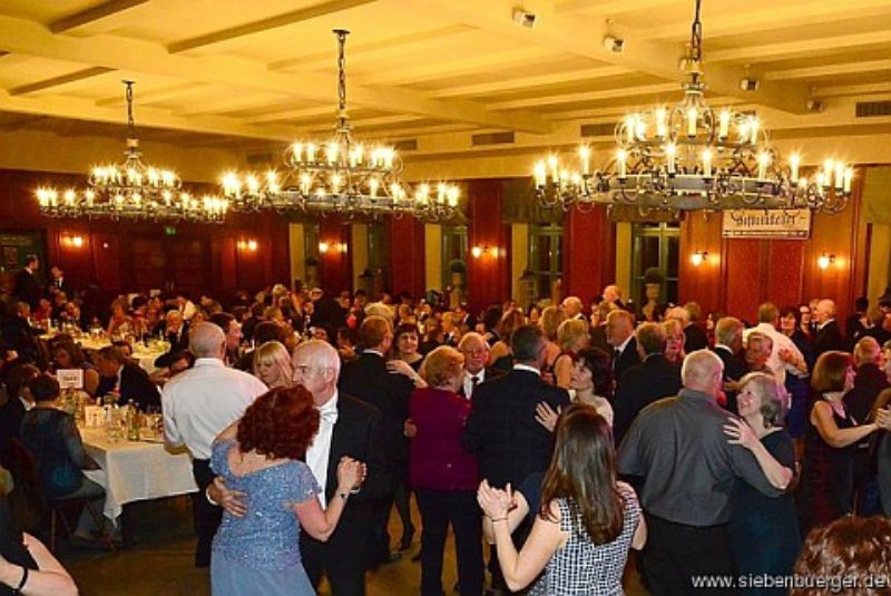 Beste Tanzstimmung beim Groen Siebenbrgerball ...