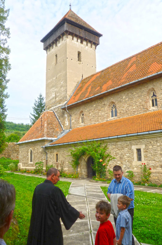 Vor dem Gottesdienst in der Kirchenburg Malmkrog: ...