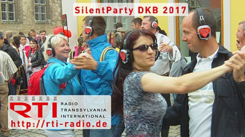 Kopfhrerparty kennt keine Grenzen beim tanzenden ...