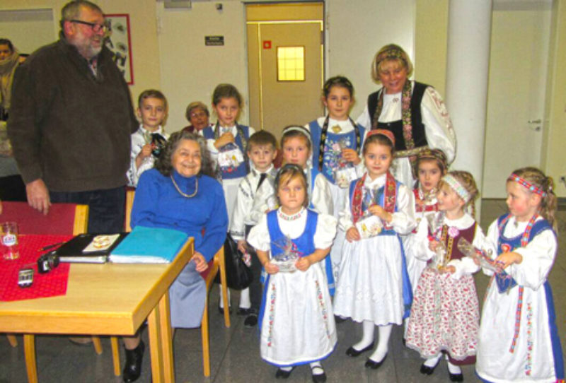 Kinder der Kindertanzgruppe Ingolstadt zeigen der ...