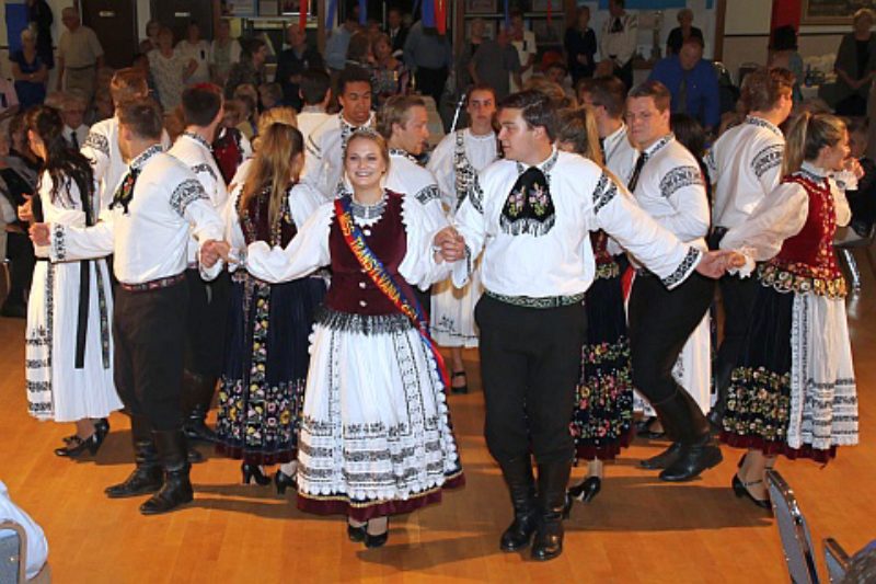 Jugendtanzgruppe Kitchener beim Auftritt im ...