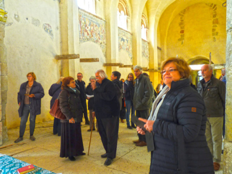 Vor dem Gottesdienst in der Draaser Dorfkirche, ...