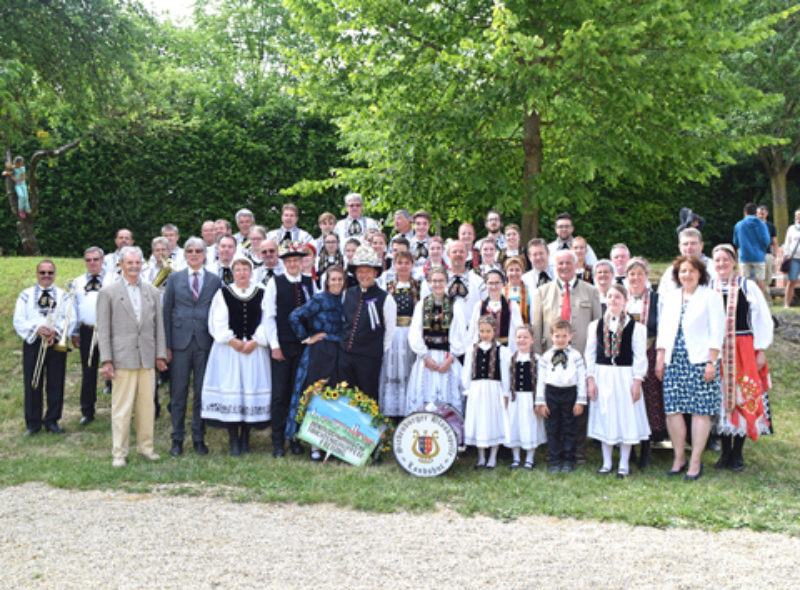 Kronenfest in Altdorf: Trachtengruppen, ...