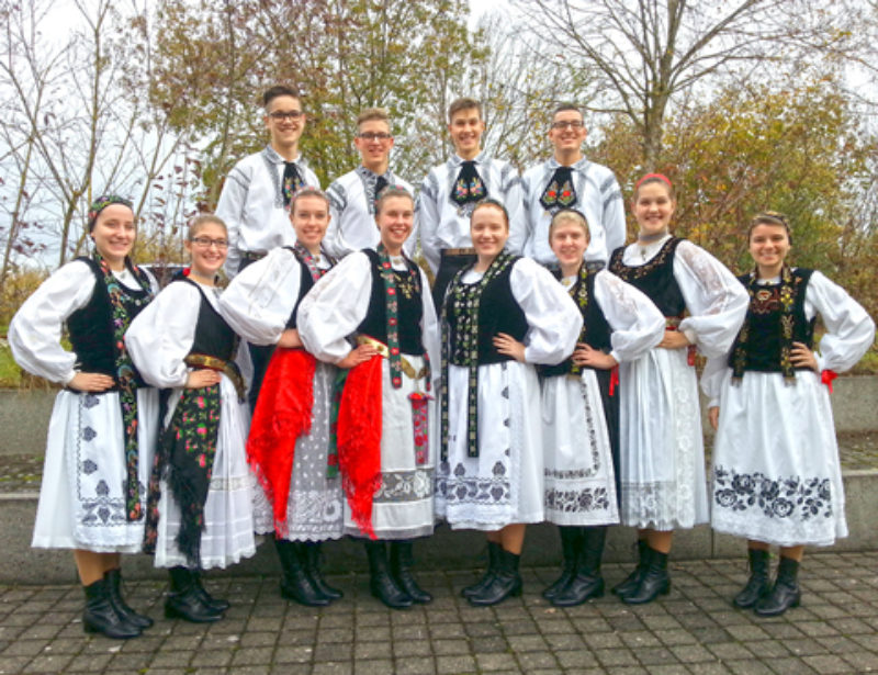 Zum ersten Mal beim Volkstanzwettbewerb der SJD: ...