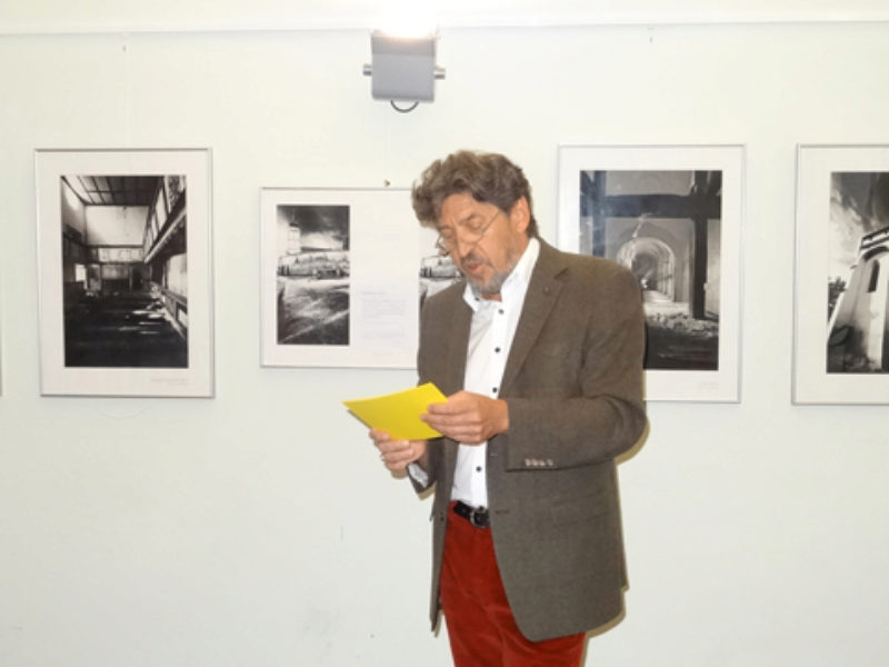 Josef Balazs bei der Vernissage in Regensburg. ...