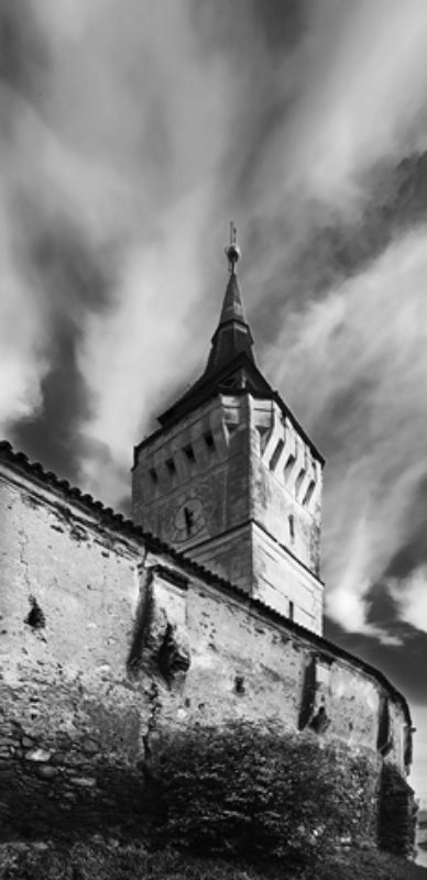 Rothbach: Wehrmauer und Kirchturm. Foto: Jrgen ...