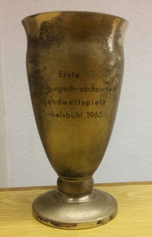 Siegerpokal des Tanzwettbewerbs 1963 in ...