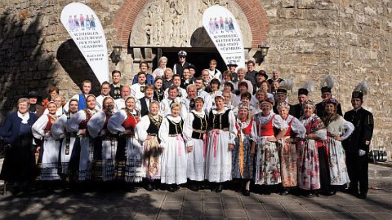 Gruppenbild der Trachtentrger nach dem ...